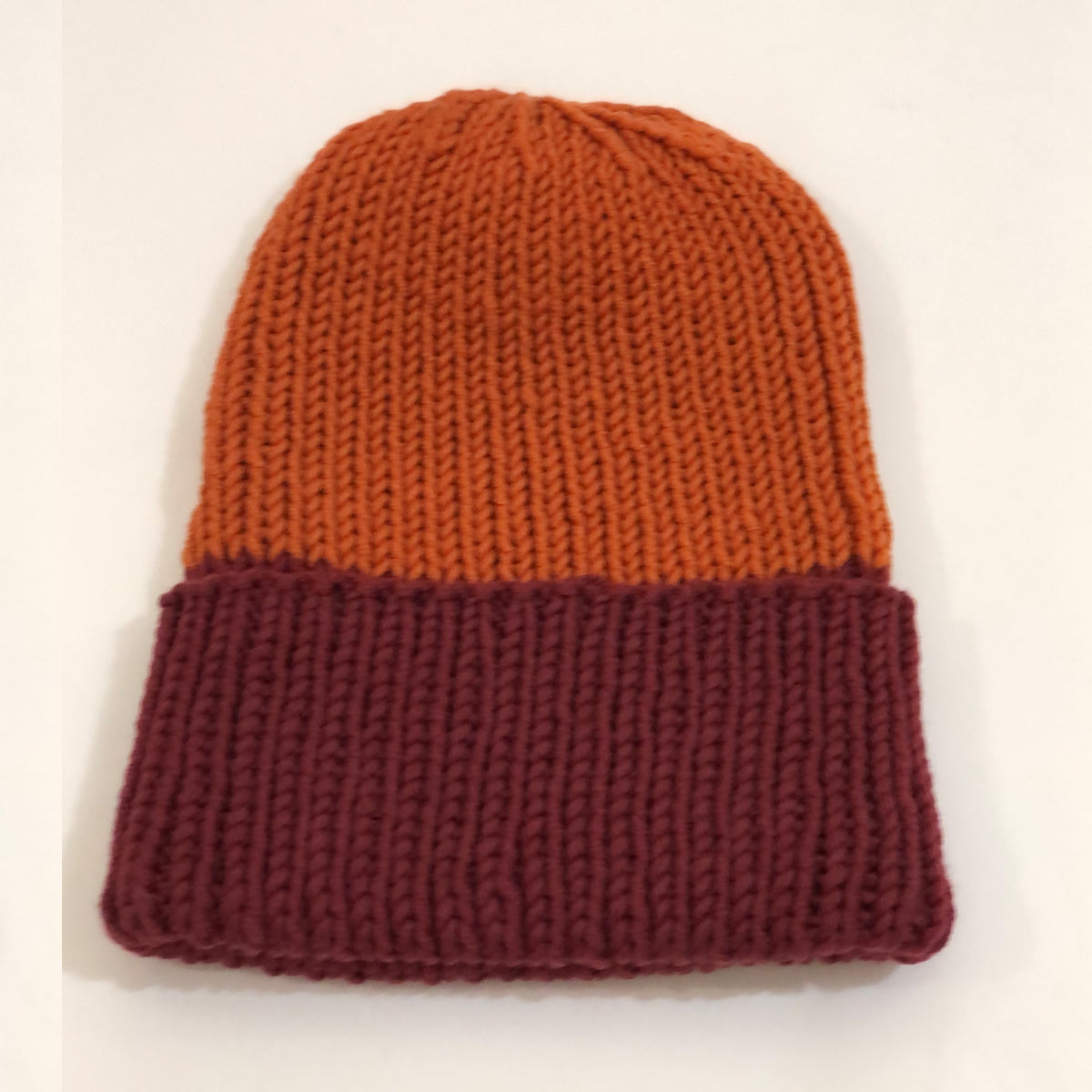 CASAROSA handgestrickte Mütze für Erwachsene one size orange weinrot
