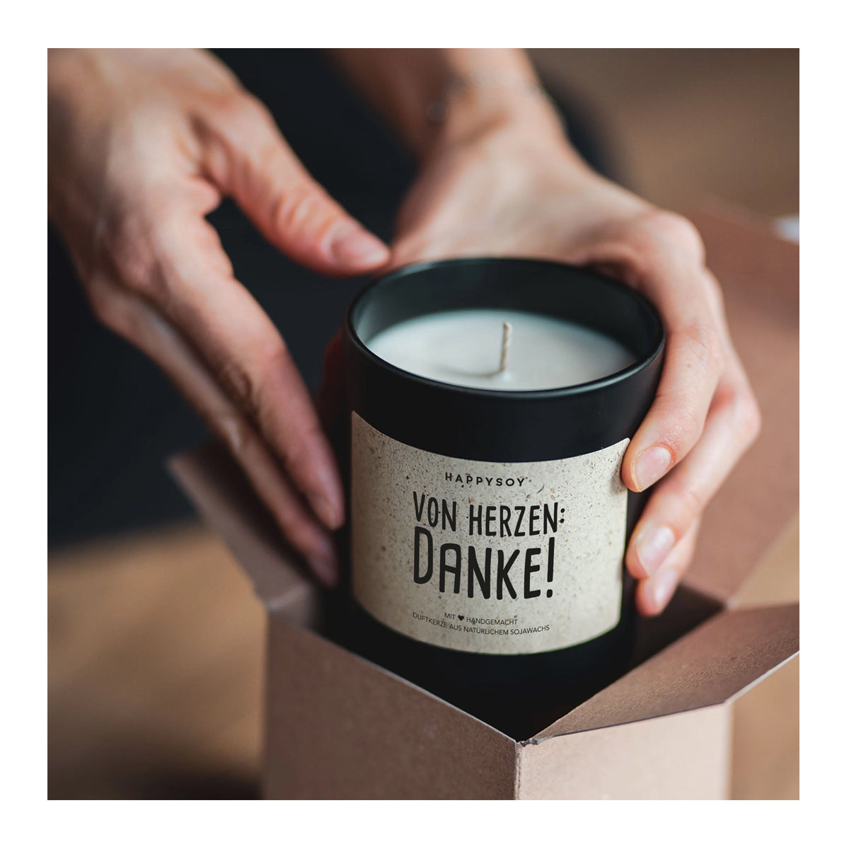 HAPPYSOY Duftkerze mit Spruch - Von Herzen: Danke - und wundervollem Duft