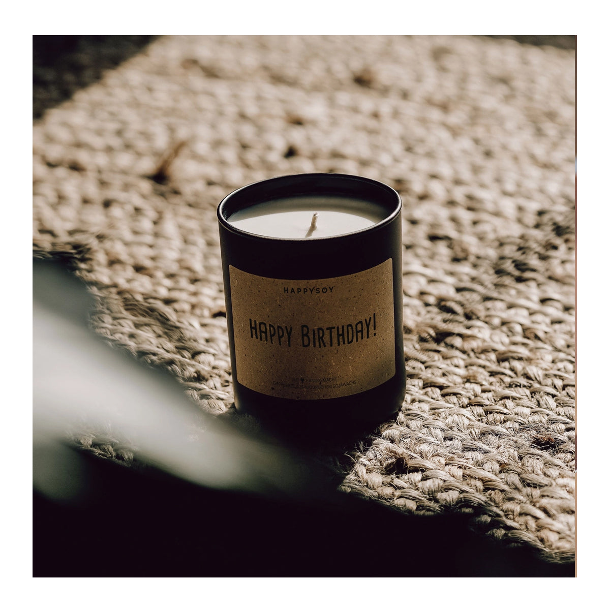 HAPPYSOY Duftkerze mit Spruch - Happy Birthday - und wundervollem Duft