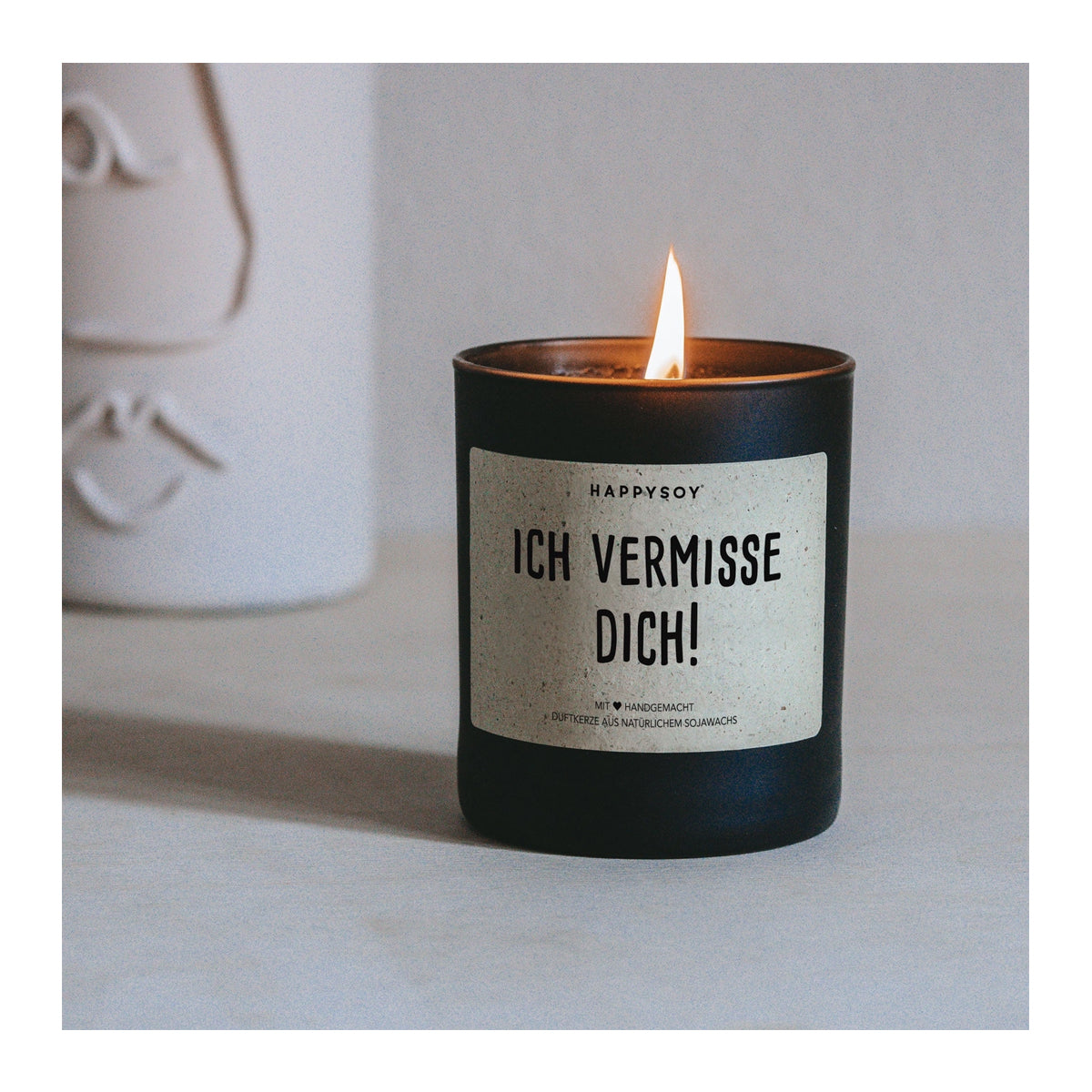 HAPPYSOY Duftkerze mit Spruch - Ich vermisse dich - und wundervollem Duft