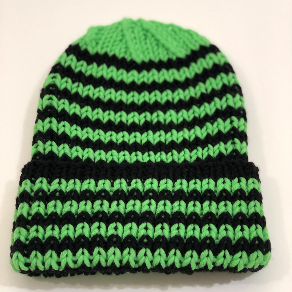 CASAROSA handgestrickte Ringel-Mütze für Erwachsene one size neongrün schwarz