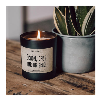 HAPPYSOY Duftkerze mit Spruch - Schön, dass ihr da seid - und wundervollem Duft